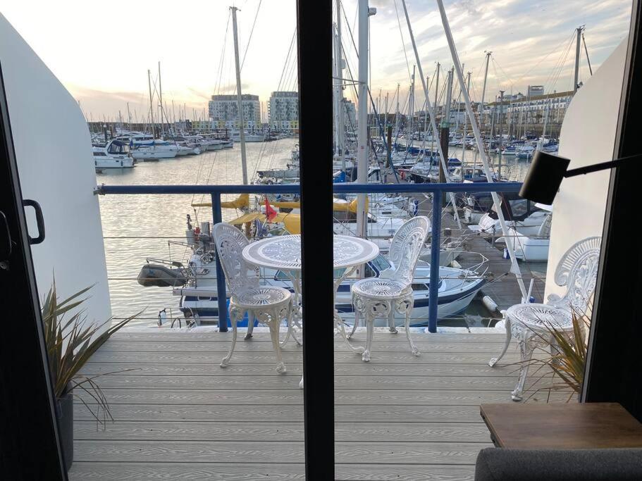 Seascape - Floating Home At Brighton Marina With Free Parking Exterior photo