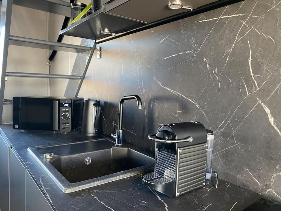 Seascape - Floating Home At Brighton Marina With Free Parking Exterior photo